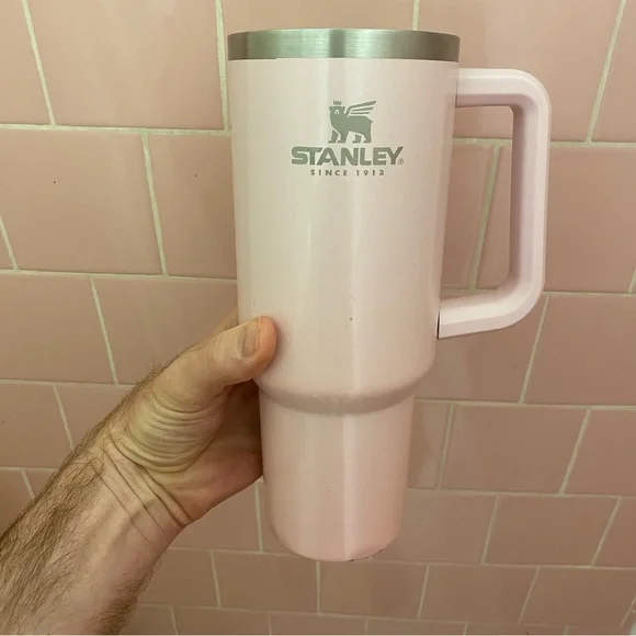 24 oz hot pink hydro flask Hydro Flask 24oz Lightweight Wide Mouth with Flex Straw Cap